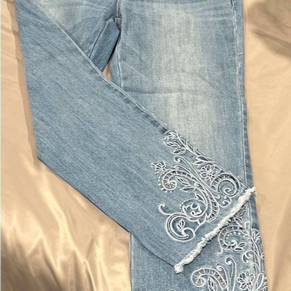 White House, Black Market straight leg, capri jeans. Size 4S.